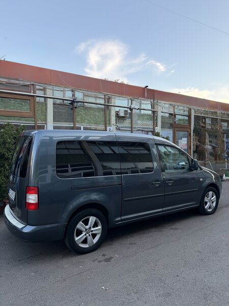 Volskwagen Caddy Life masina funerara