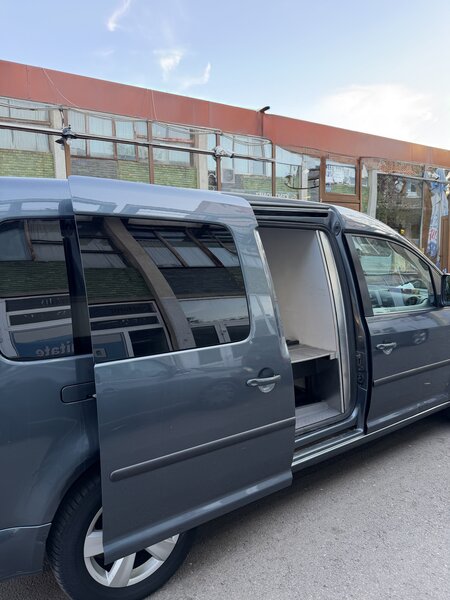 Volskwagen Caddy Life masina funerara