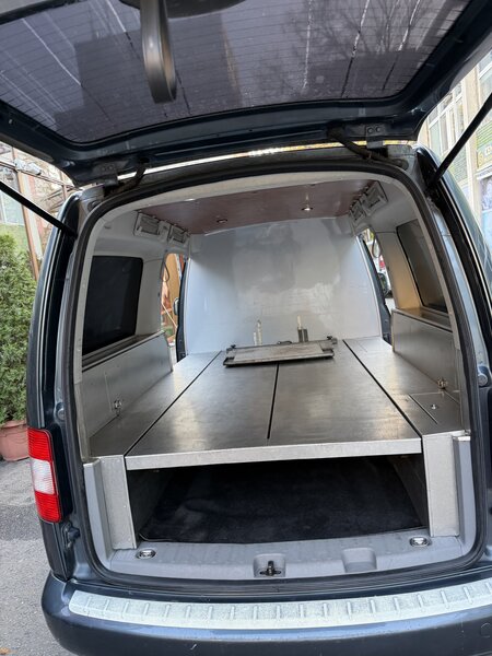 Volskwagen Caddy Life masina funerara