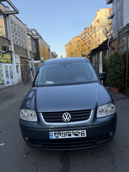 Volskwagen Caddy Life masina funerara