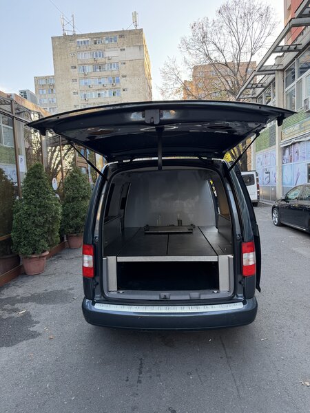 Volskwagen Caddy Life masina funerara