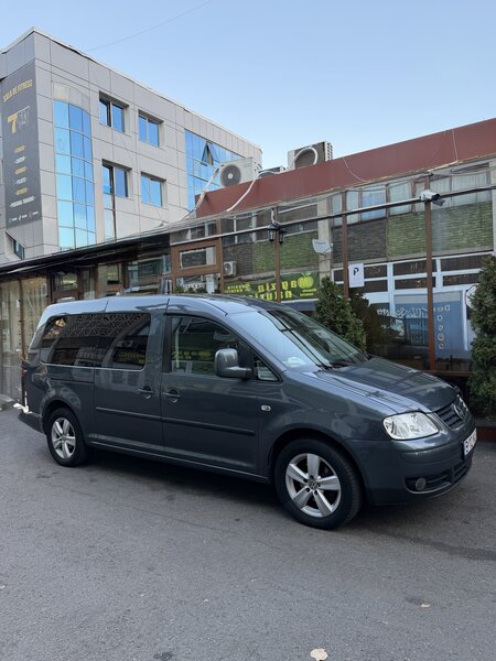 Volskwagen Caddy Life masina funerara